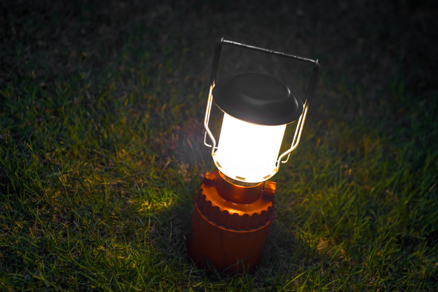 תאורה נטענת